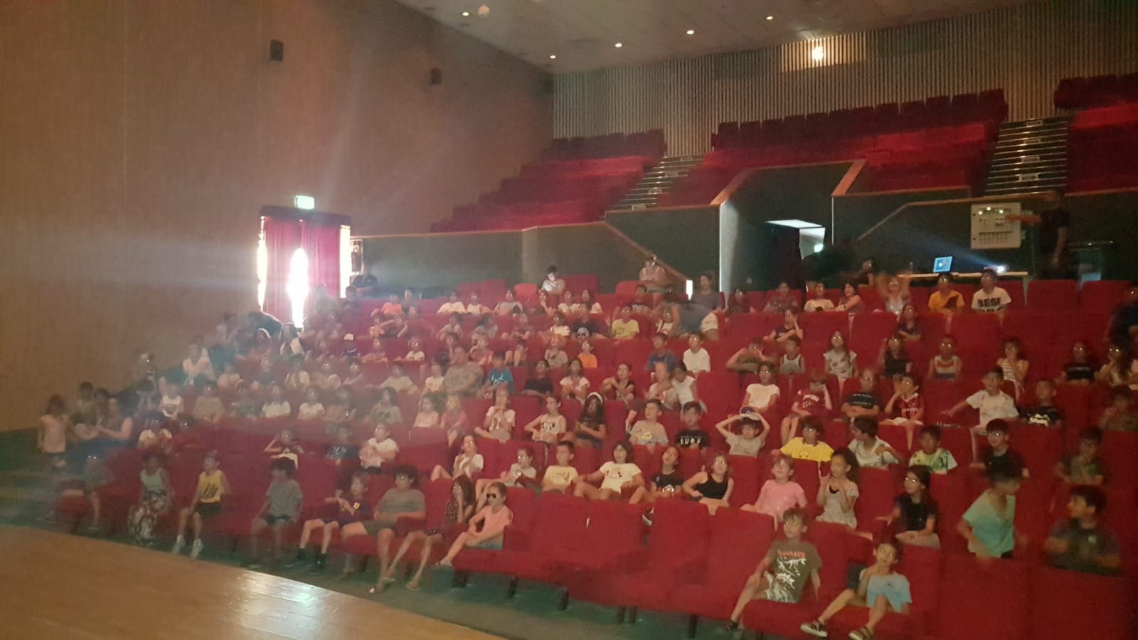 תמונה מהופעה של מורן קל - IMG 20190702 WA0008